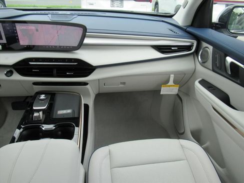 New 2026 Buick Enclave Avenir w/ Super Cruise Package image 13