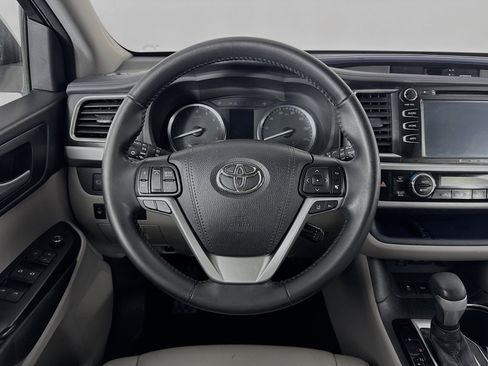 Used 2017 Toyota Highlander XLE image 23