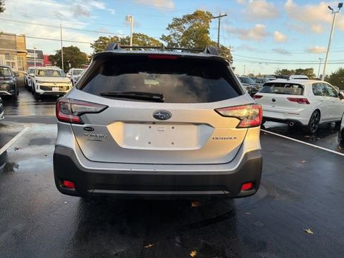Used 2023 Subaru Outback Premium image 3