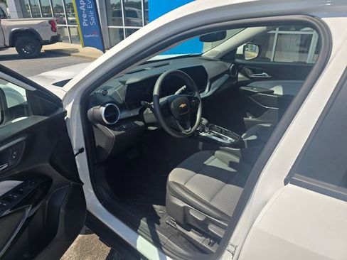 Used 2024 Chevrolet Trax LT FWD image 10