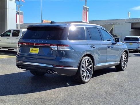 New 2025 Lincoln Aviator Reserve w/ Equipment Group 201A image 2