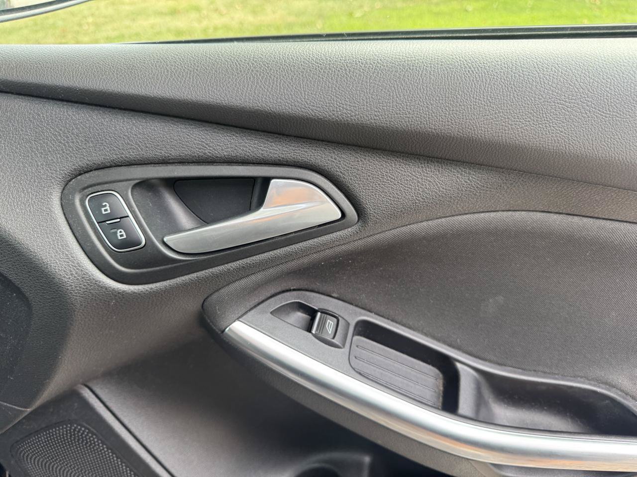 Used 2017 Ford Focus ST FWD image 30