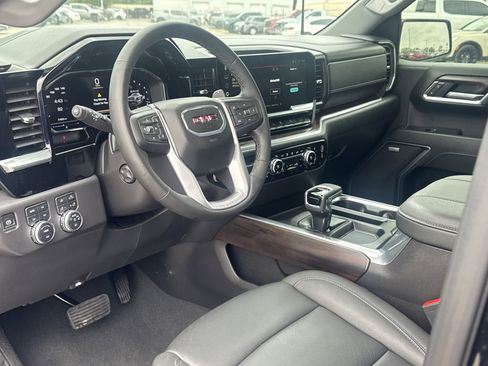 Used 2025 GMC Sierra 1500 SLT image 5