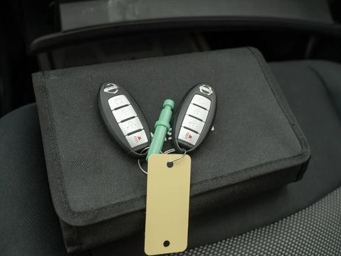 Used 2019 Nissan Pathfinder SV image 29