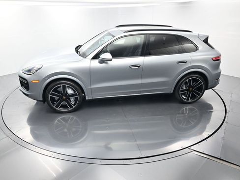 Used 2022 Porsche Cayenne Turbo image 36