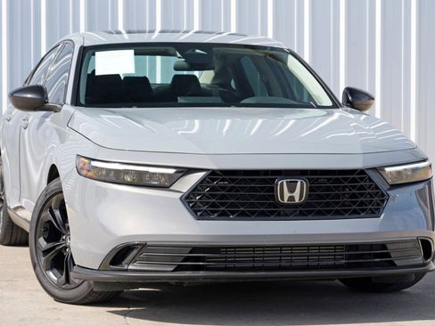 Used 2025 Honda Accord SE image 2