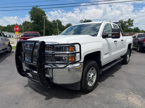 Used 2019 Chevrolet Silverado 2500 W/T AWD/4WD image 12