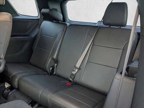 Used 2023 Chevrolet Traverse Premier FWD image 21