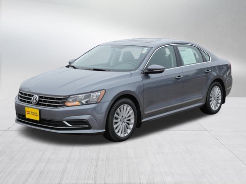 Used 2017 Volkswagen Passat 1.8T SE image 3