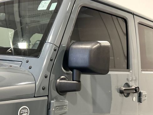 Used 2014 Jeep Wrangler Unlimited Sahara w/ Connectivity Group AWD/4WD image 12