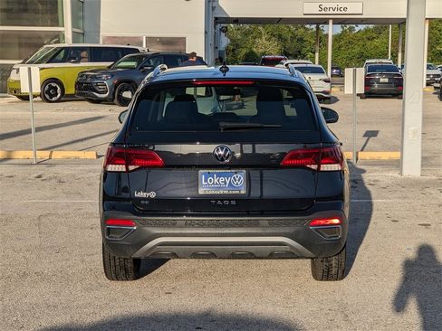 Certified 2022 Volkswagen Taos SE w/ Driver Assistance Package image 5