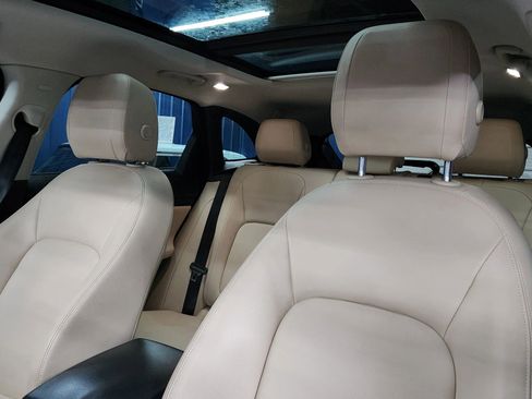 Used 2017 Jaguar F-PACE Premium image 9