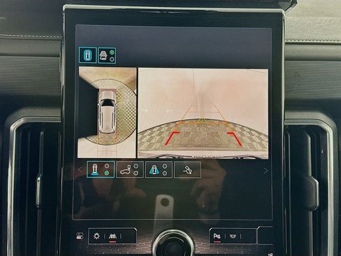 Used 2025 GMC Acadia Elevation image 23