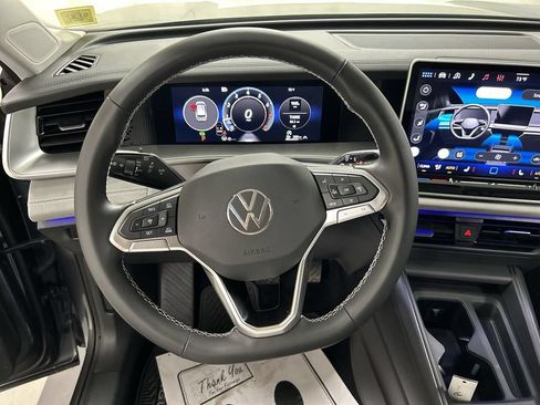 Certified 2026 Volkswagen Tiguan SE AWD/4WD image 4