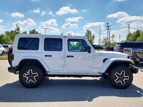 Used 2024 Jeep Wrangler Sahara image 2