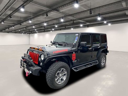 Used 2018 Jeep Wrangler Unlimited Rubicon w/ Connectivity Group image 3