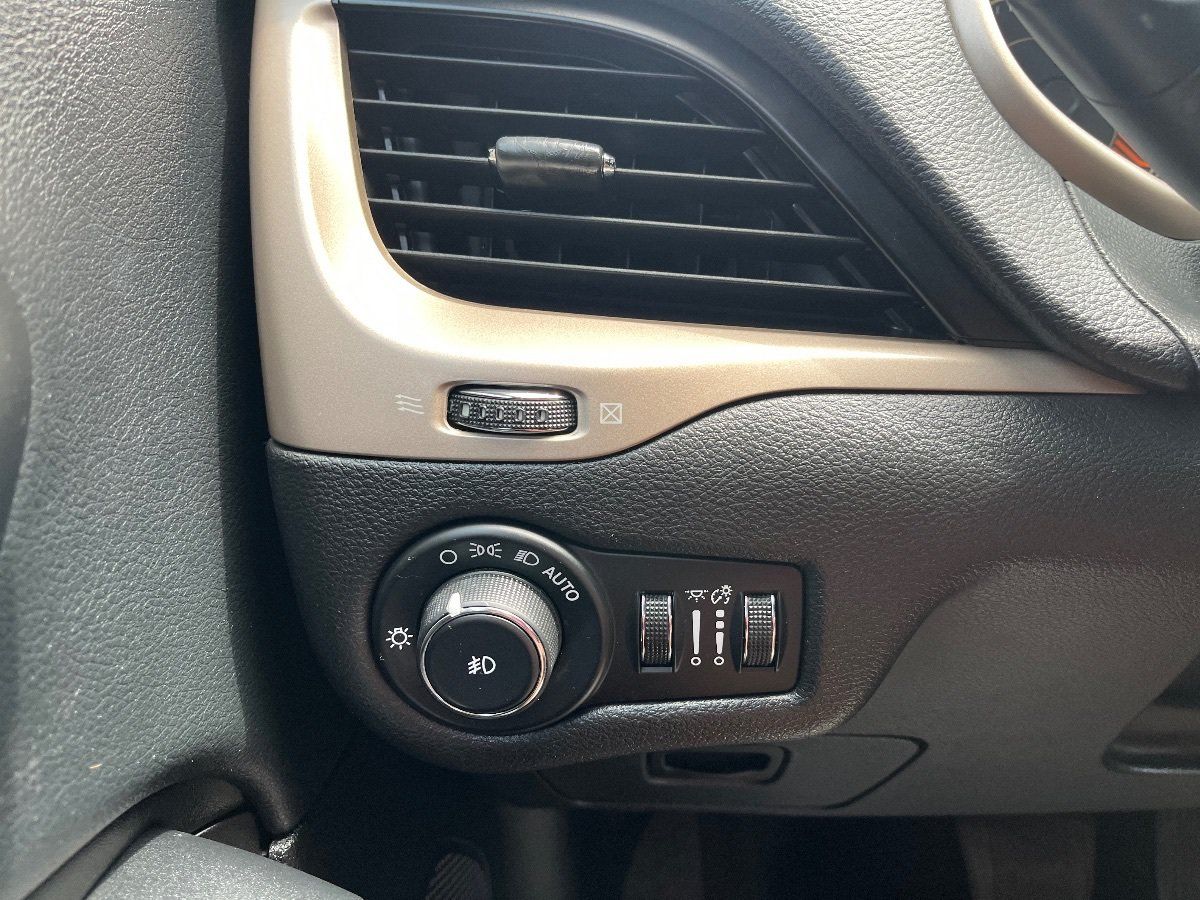 Used 2015 Jeep Cherokee Limited AWD/4WD image 22