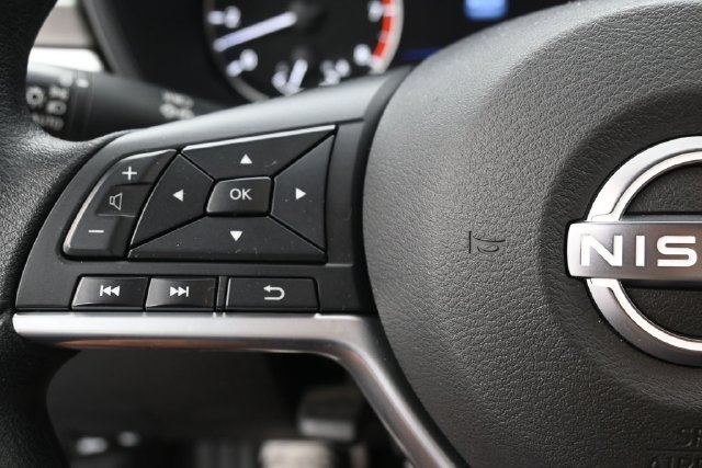 Used 2025 Nissan Altima 2.5 SV FWD image 15