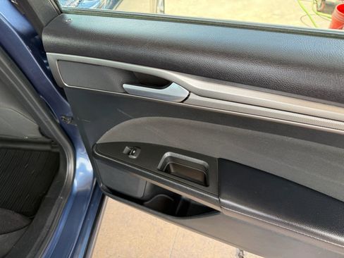 Used 2019 Ford Fusion SE FWD image 19