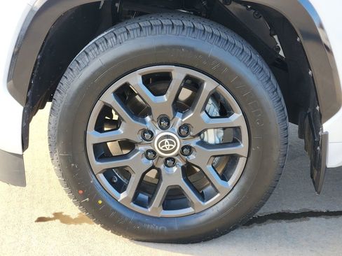 Used 2024 Toyota Sequoia Platinum image 19