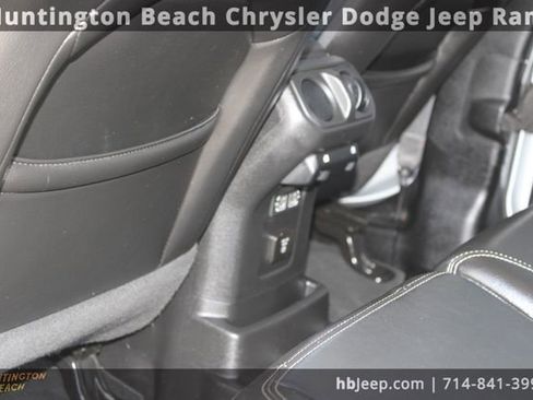 Used 2023 Jeep Wrangler Unlimited Sahara image 39