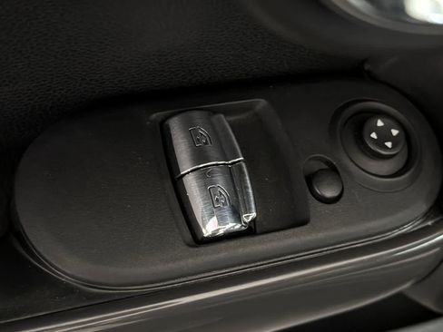 Used 2022 MINI Cooper 2-Door Hardtop FWD image 13