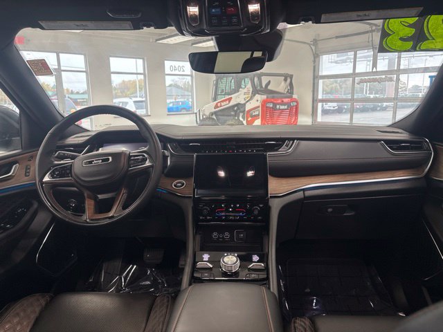 Used 2023 Jeep Grand Cherokee Summit w/ Luxury Tech Group V AWD/4WD image 34