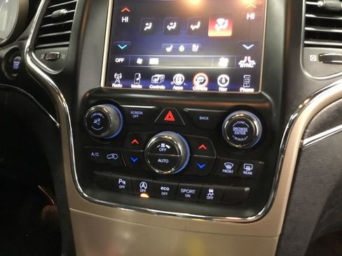 Used 2017 Jeep Grand Cherokee Limited w/ Luxury Group II image 29