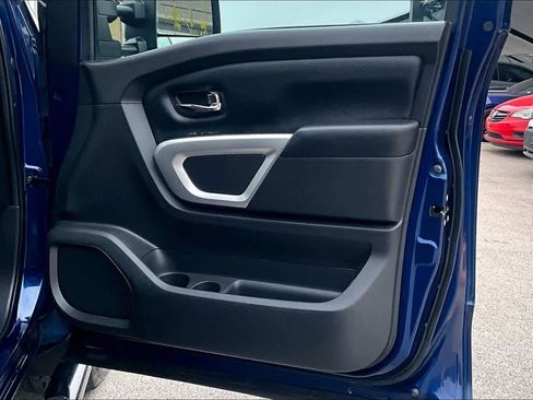 Used 2020 Nissan Titan SV w/ SV Convenience Package image 21