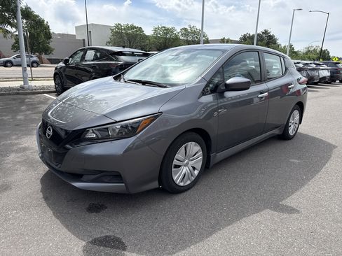 Used 2025 Nissan Leaf S FWD image 3