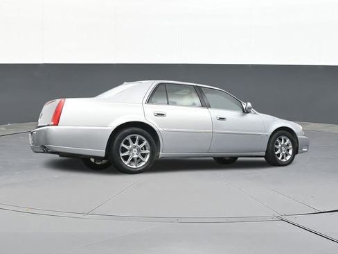 Used 2010 Cadillac DTS Luxury image 45