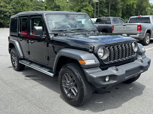 Used 2025 Jeep Wrangler Unlimited Sport AWD/4WD image 3