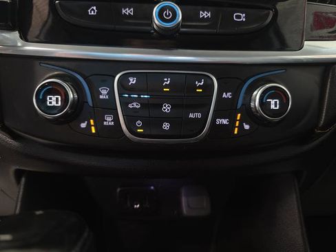 Used 2020 Chevrolet Traverse LT FWD image 19