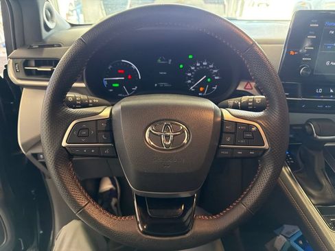 Used 2023 Toyota Sienna XSE w/ XSE Plus Package AWD/4WD image 8