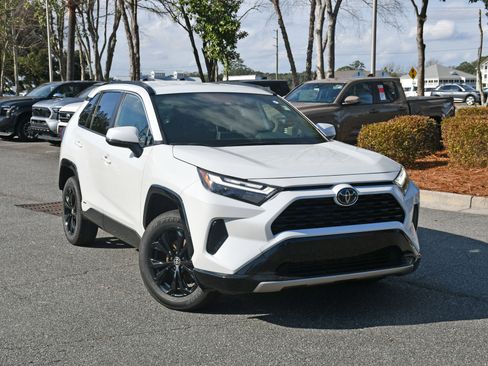 Certified 2025 Toyota RAV4 SE image 6