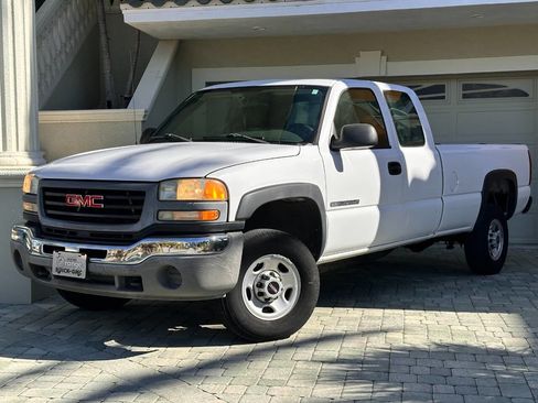 Used 2005 GMC Sierra 2500 W/T image 1