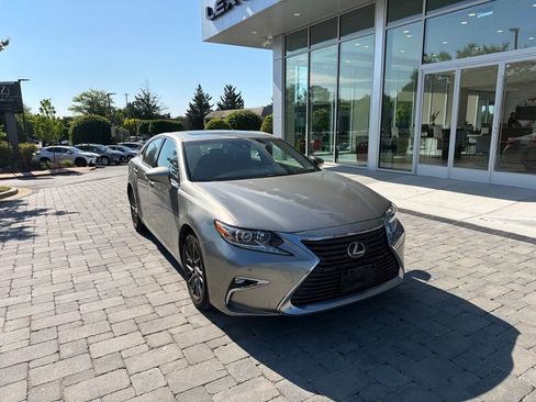 Used 2018 Lexus ES 350 w/ Navigation System Package FWD image 3