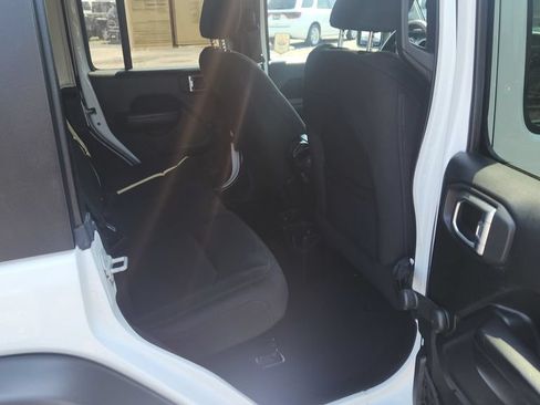 Used 2018 Jeep Wrangler Unlimited Sport AWD/4WD image 13