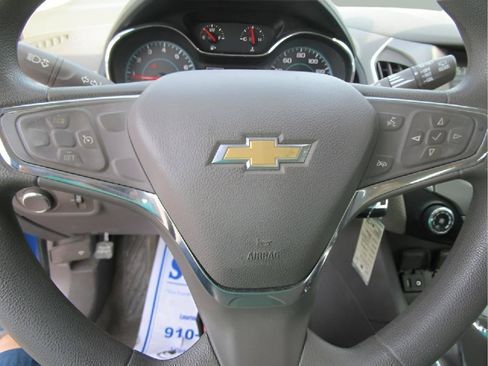 Used 2017 Chevrolet Cruze LT FWD image 18