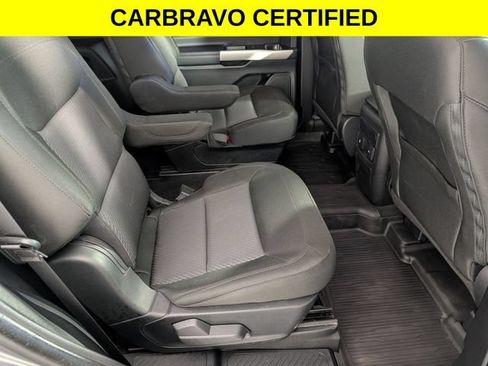 Used 2023 Ford Explorer XLT AWD/4WD image 31