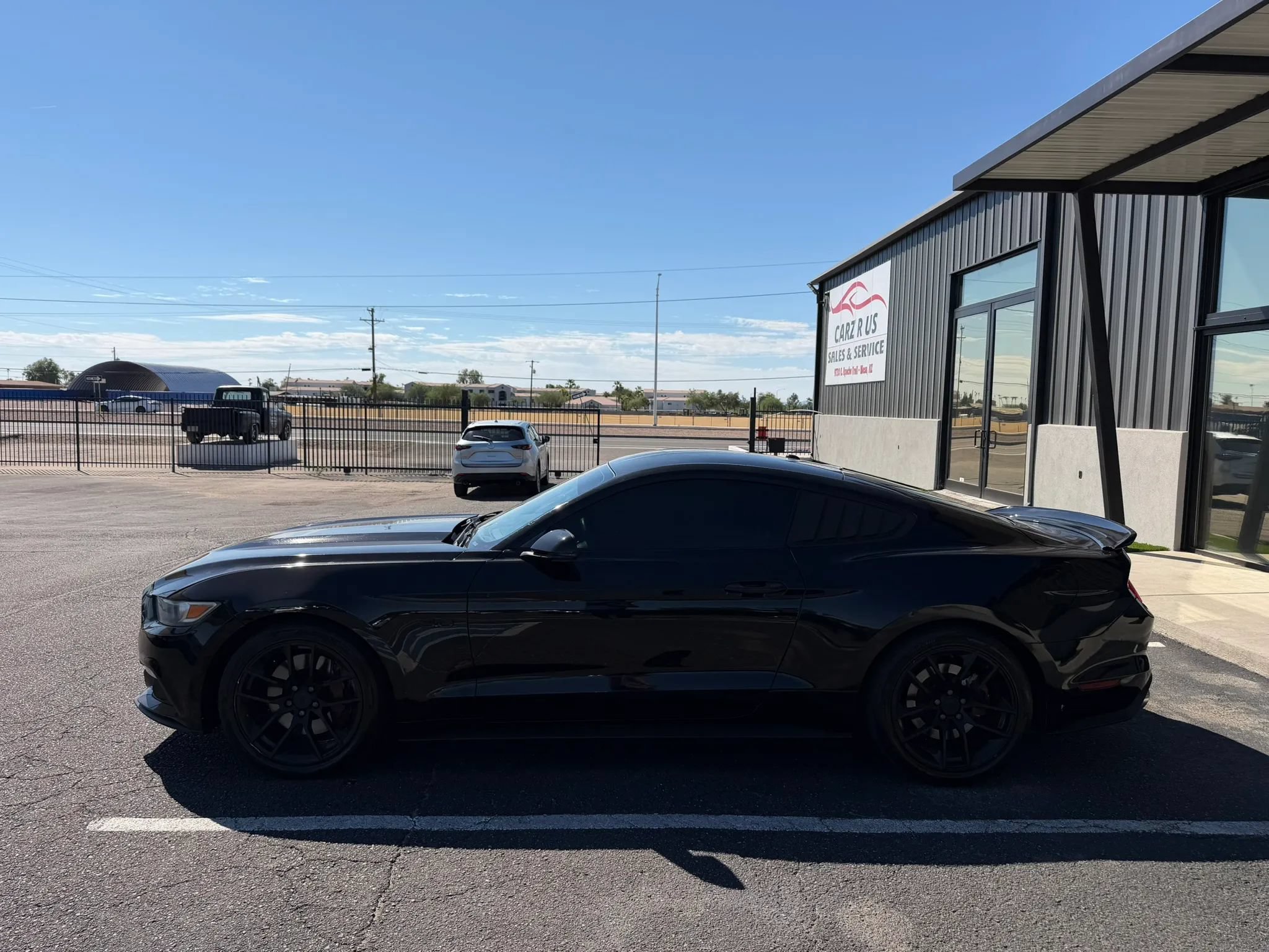 Used 2017 Ford Mustang GT Premium w/ Black Accent Package RWD image 4