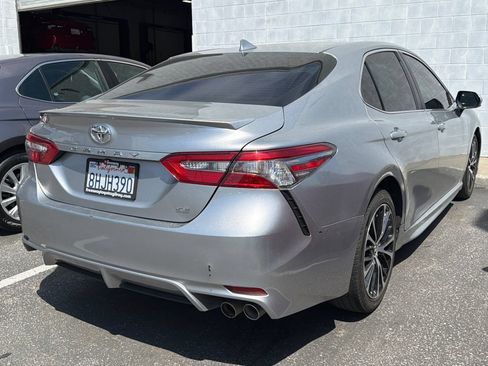 Used 2019 Toyota Camry SE FWD image 5