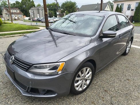 Used 2013 Volkswagen Jetta SE FWD image 1
