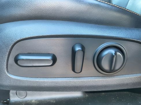 Used 2020 Chevrolet Equinox Premier FWD image 16