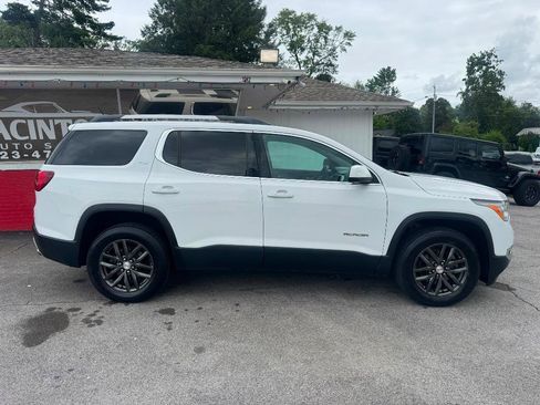 Used 2017 GMC Acadia SLT FWD image 4
