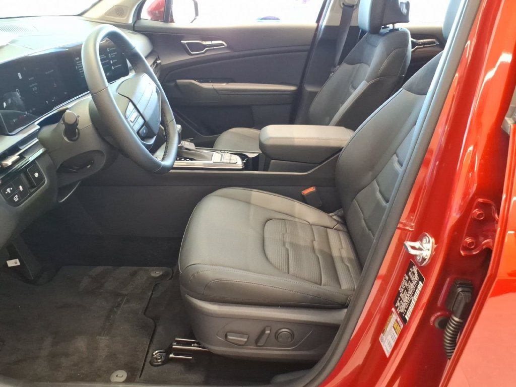 New 2026 Kia Sportage SX FWD image 14