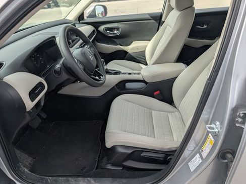 Used 2025 Honda HR-V LX image 2