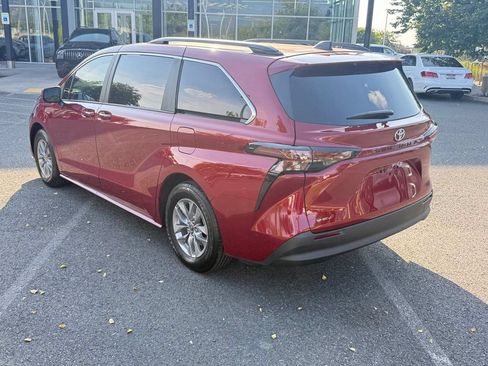 Used 2026 Toyota Sienna LE FWD image 6