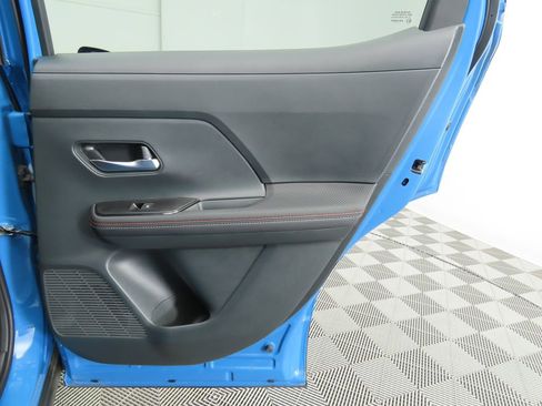 Used 2025 Nissan Kicks SR image 25