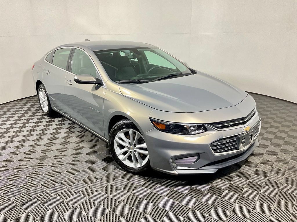 Used 2017 Chevrolet Malibu LT FWD image 4